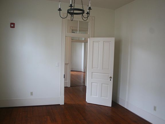 Separate dining room from front hallway