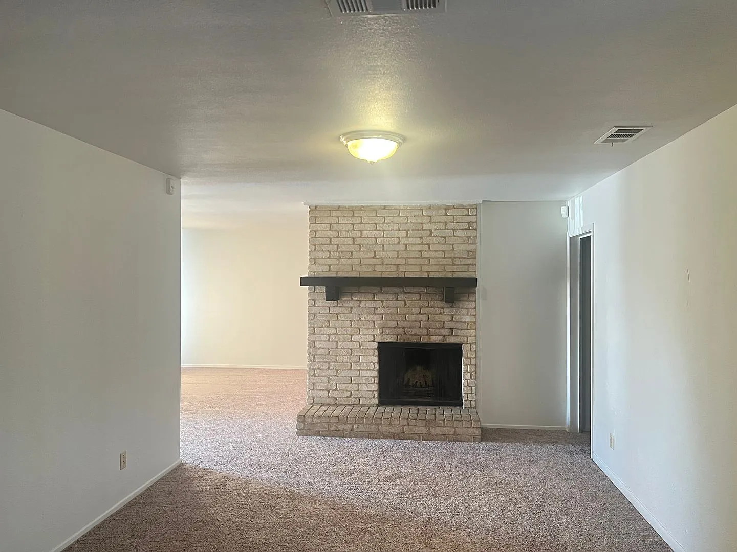 3 bed, 2.0 bath, 1530 sqft, $1,250 — Photo 3
