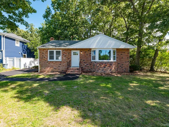 17 Lake Prom, Ronkonkoma, NY 11779