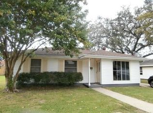 7 Tulip Dr, Gretna, LA 70053