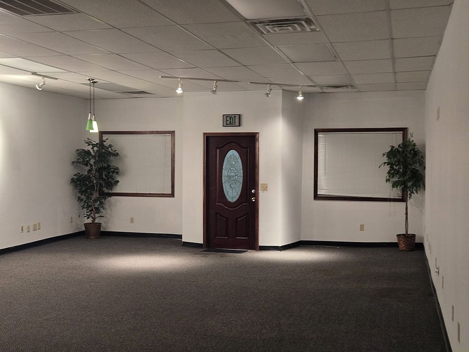 1st image of 810 S Boots St