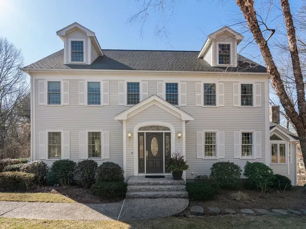 62 Flint Locke Ln, Medfield, MA 02052