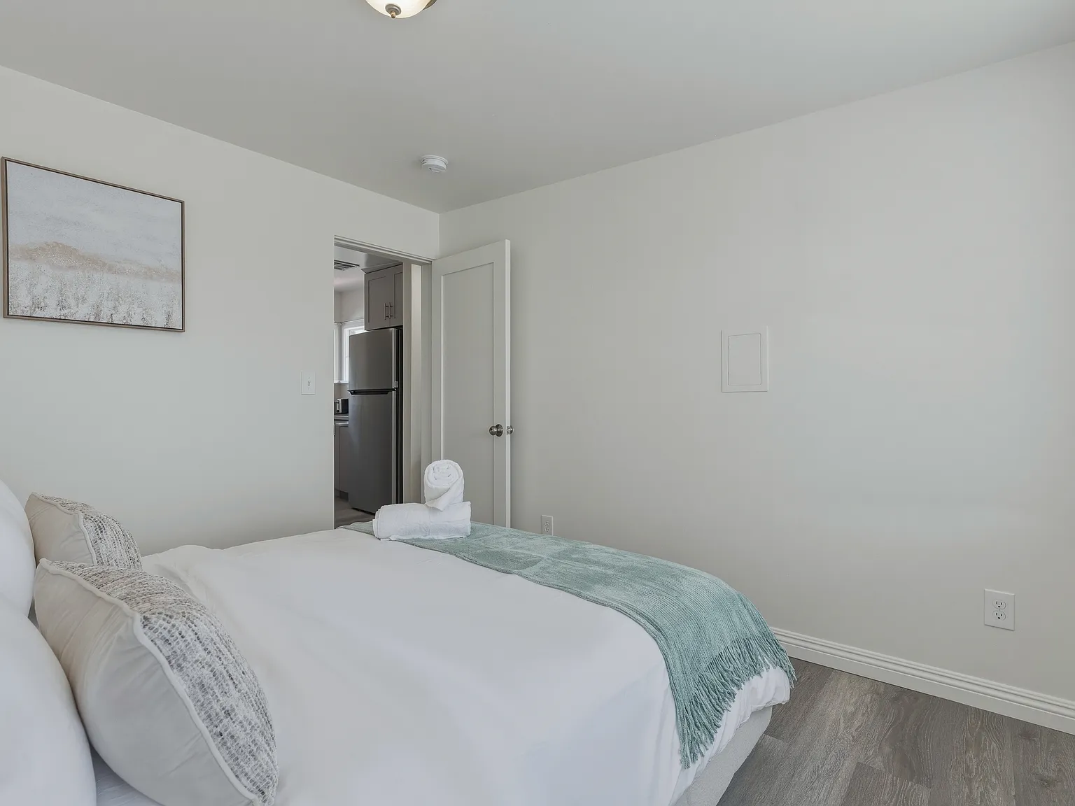 2 bed, 575 sqft, $33,000 — Photo 2