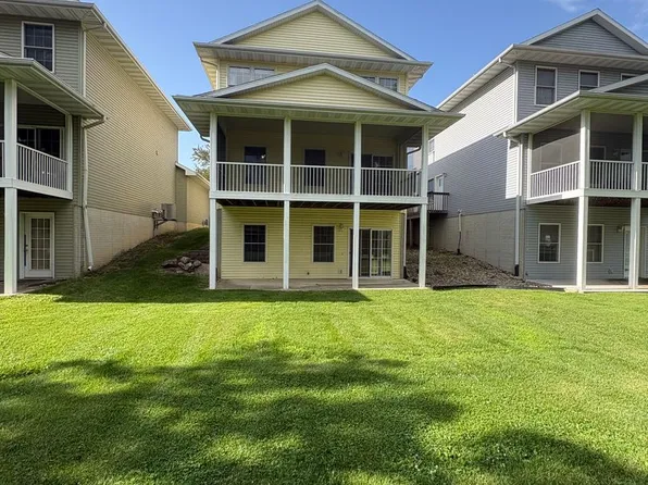 3852 Jay Ln, Waterloo, IA 50701