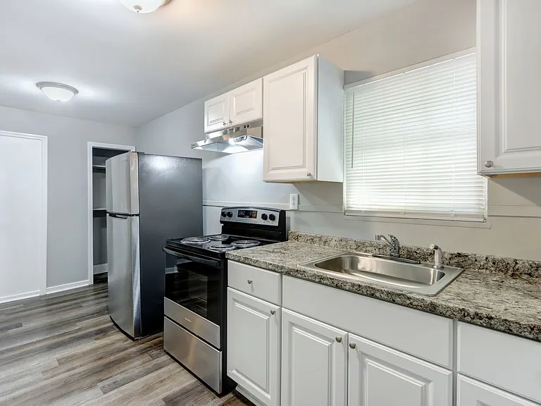 917 West Victory Drive — Photo 12