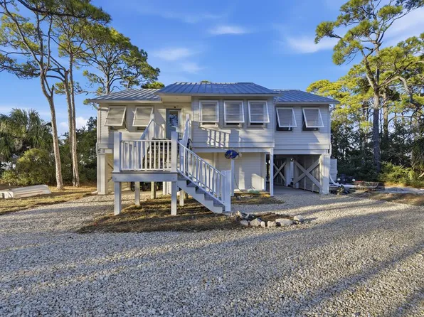 1809 E Gulf Beach Dr, Eastpoint, FL 32328