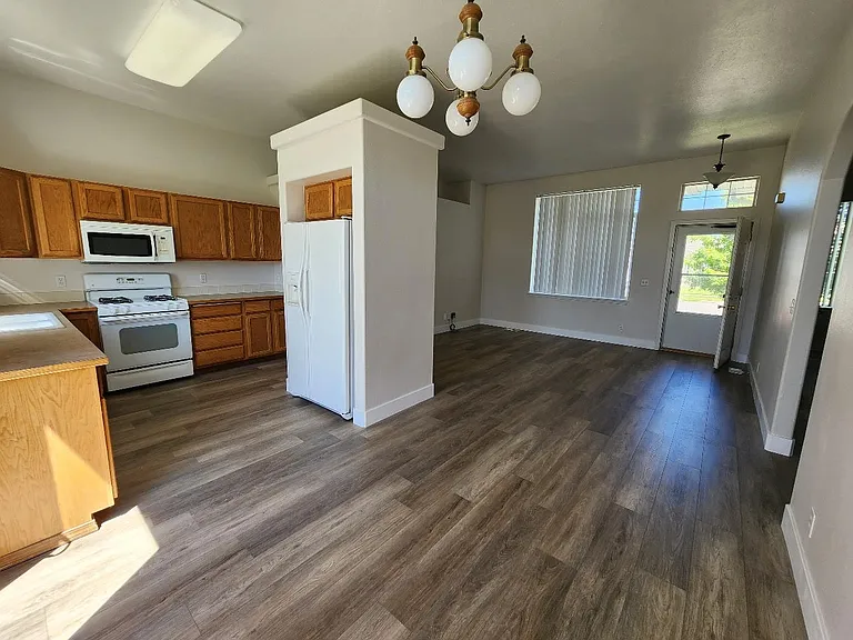2896 W Elmwood Dr — Photo 6
