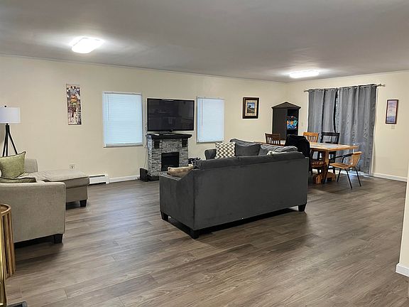 5th image of 8 Charter Hill Drive