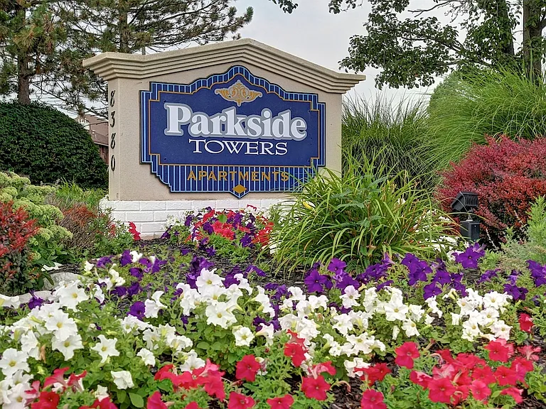 Parkside Towers — Photo 1