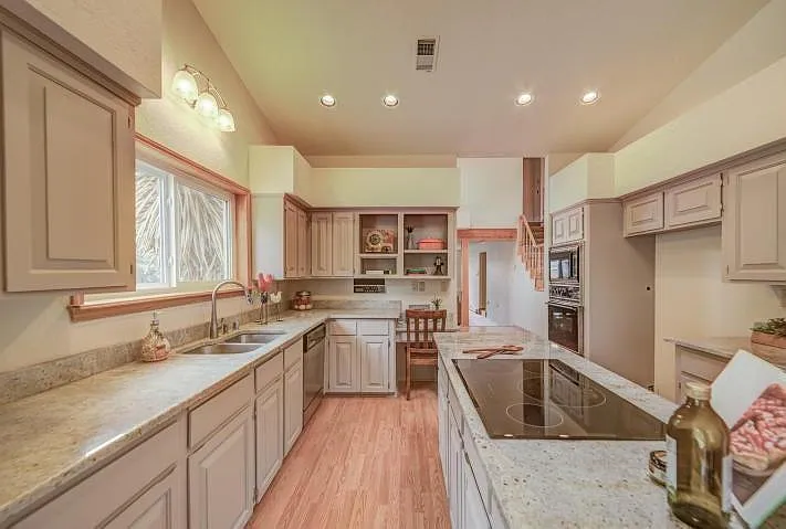 1700 Camino De La Sierra NE — Photo 12