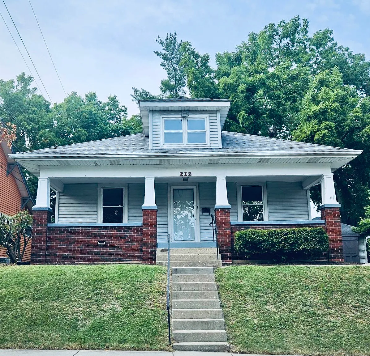 6 bed, 2500 sqft, $5,250 — Photo 1