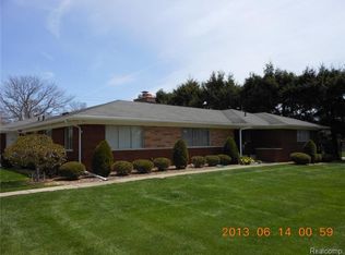 3400 W Breckenridge Ln, Bloomfield Hills, MI 48301