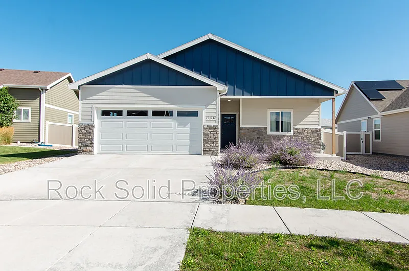 3 bed, 2.0 bath, 1541 sqft, $2,595 — Photo 1