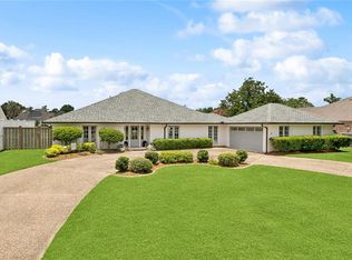 33 Rosedown Dr, Destrehan, LA 70047