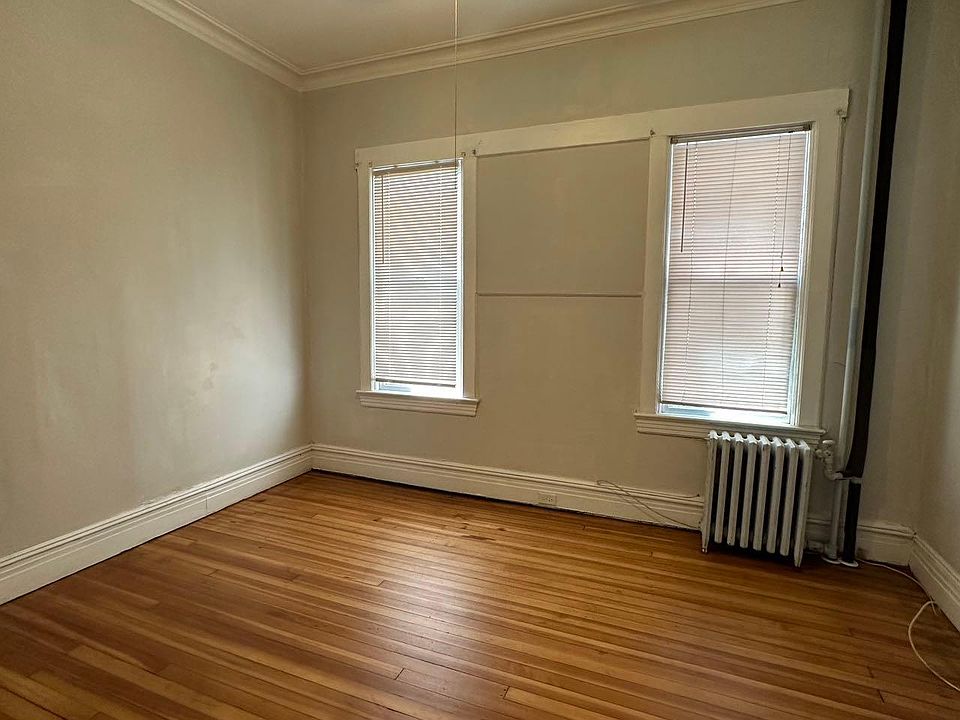1st image of 129 Bay 32nd St Floor 1
