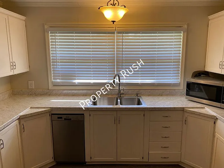 4726 Fairwood Ln — Photo 11