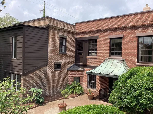 Renovated 2 Bedroom Carriage house off Lafayette Square, 119 1/2 E Charlton St, Savannah, GA 31401
