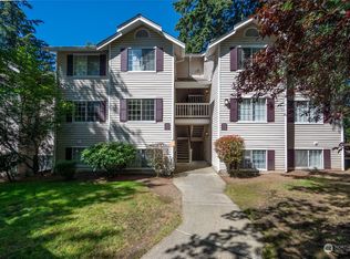 19230 Forest Park Dr NE APT G123, Lake Forest Park, WA