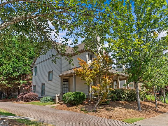 2nd image of 135 Idlewilde Dr