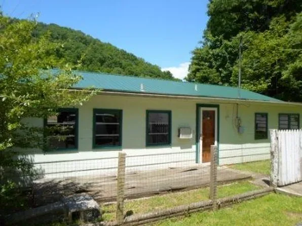 70 J West Rd, Kimper, KY 41539