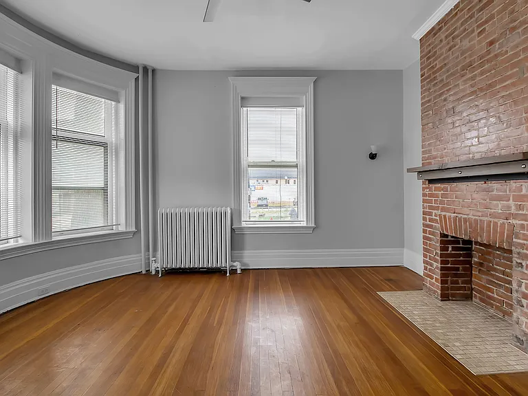 215 Allen St #1 — Photo 4