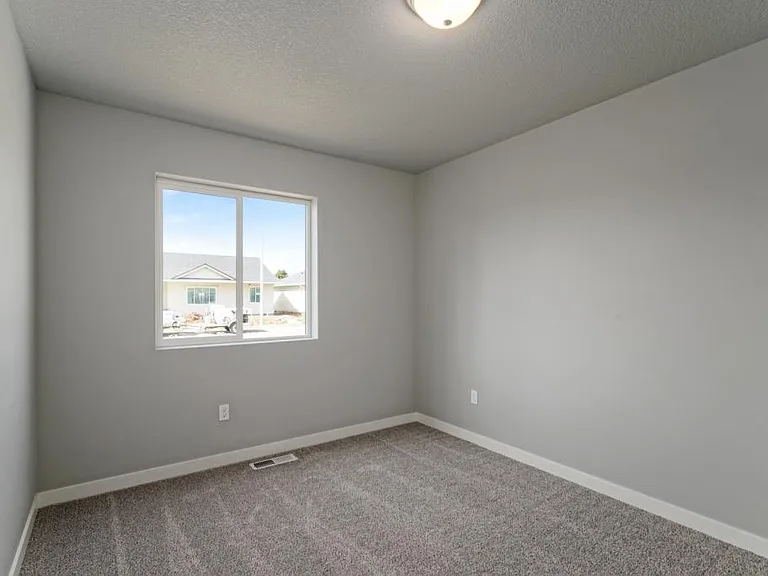 4252 Ash Grove Dr NE — Photo 11