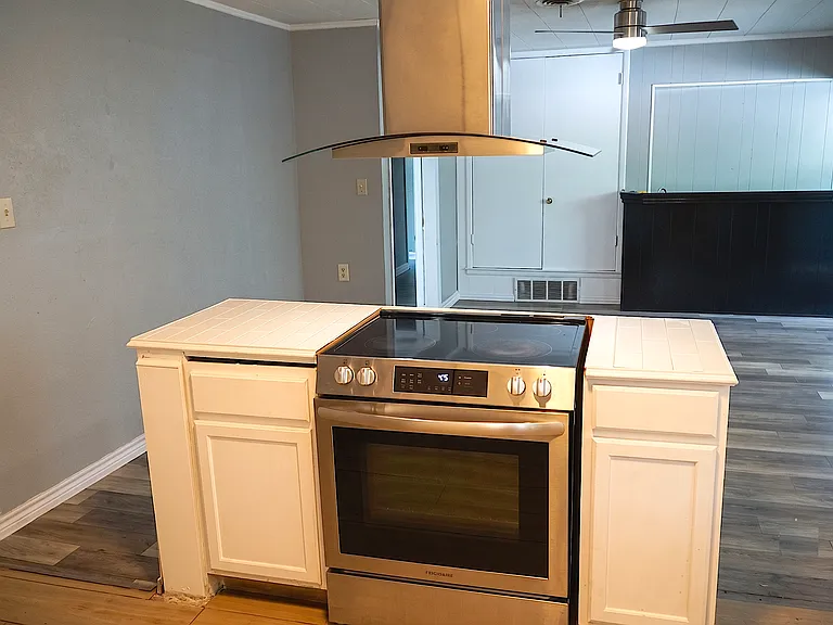Cooking Range, Overhead Hood with vent