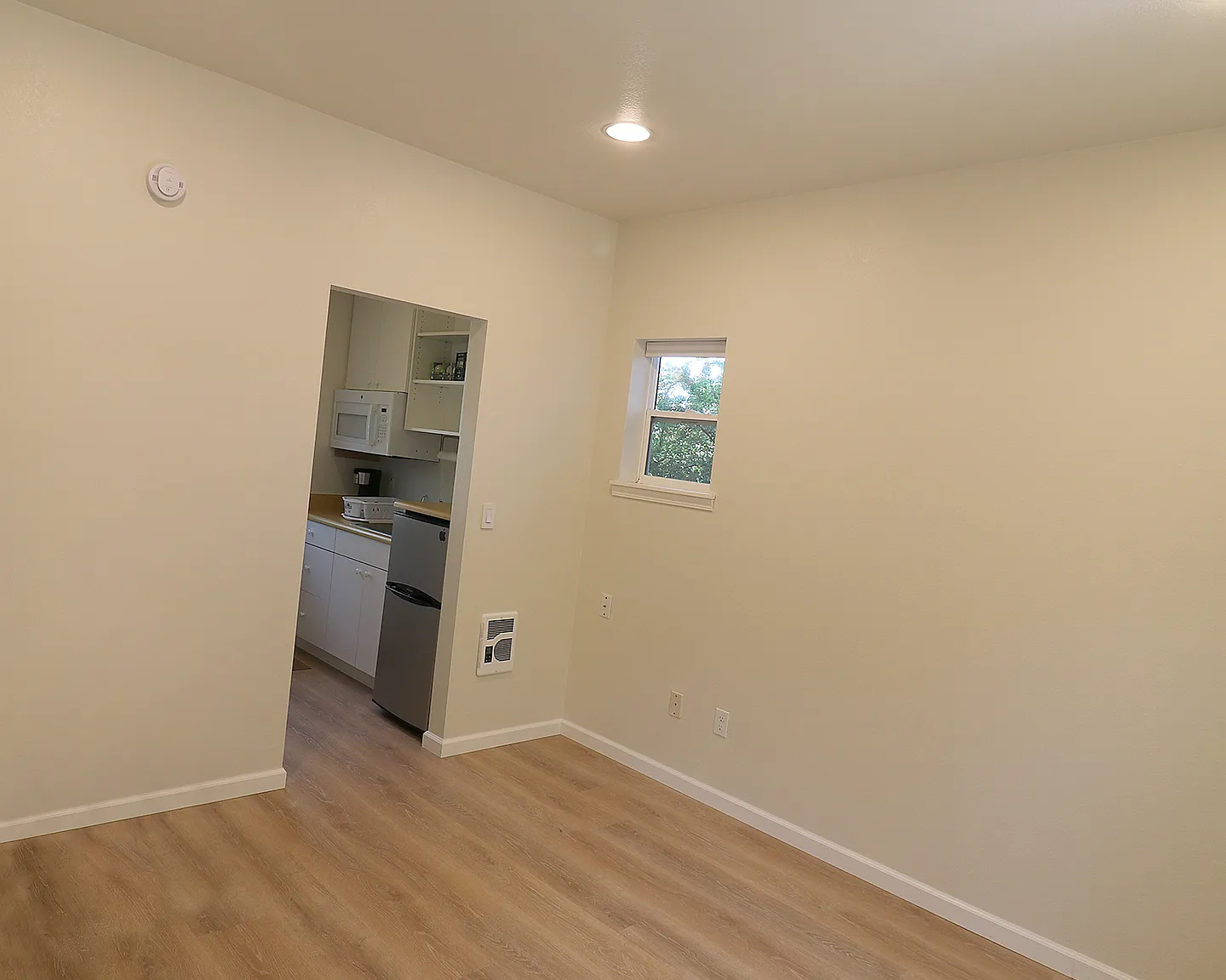 Studio, 240 sqft, $800 — Photo 2