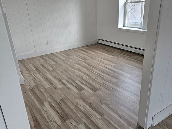 5th image of 724 N Main St