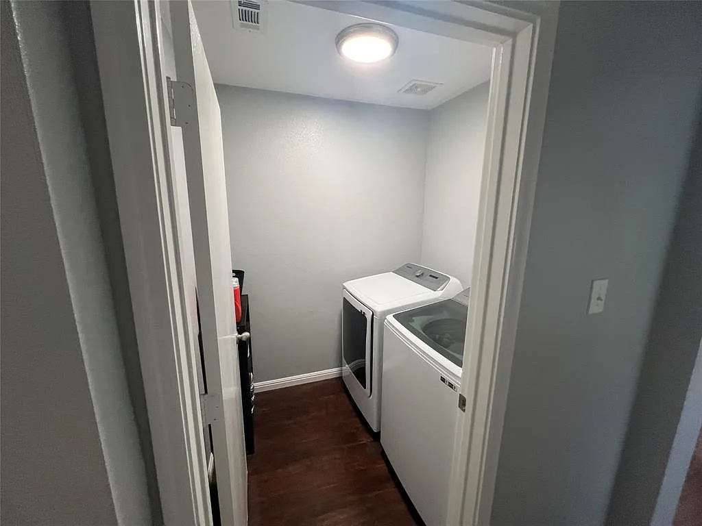 3 bed, 2.0 bath, 1704 sqft, $2,050 — Photo 4