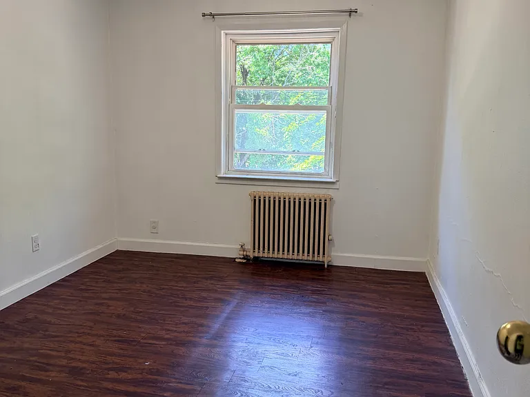 5653 Clearview Expy — Photo 10