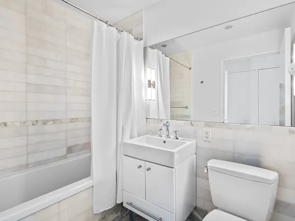 635 West 42nd Street image 8 of 22