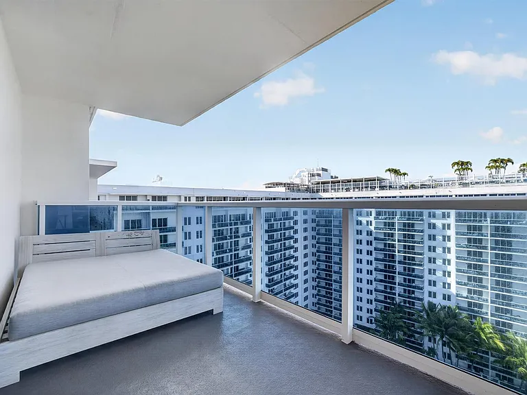 2301 Collins Ave #14 — Photo 16