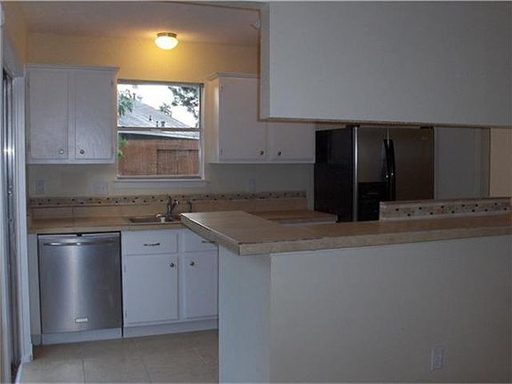 4th image of 9327 Crescent Moon Dr