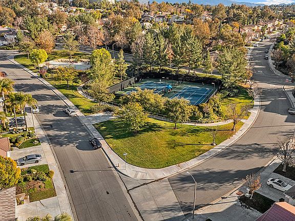 Valencia Neighborhood