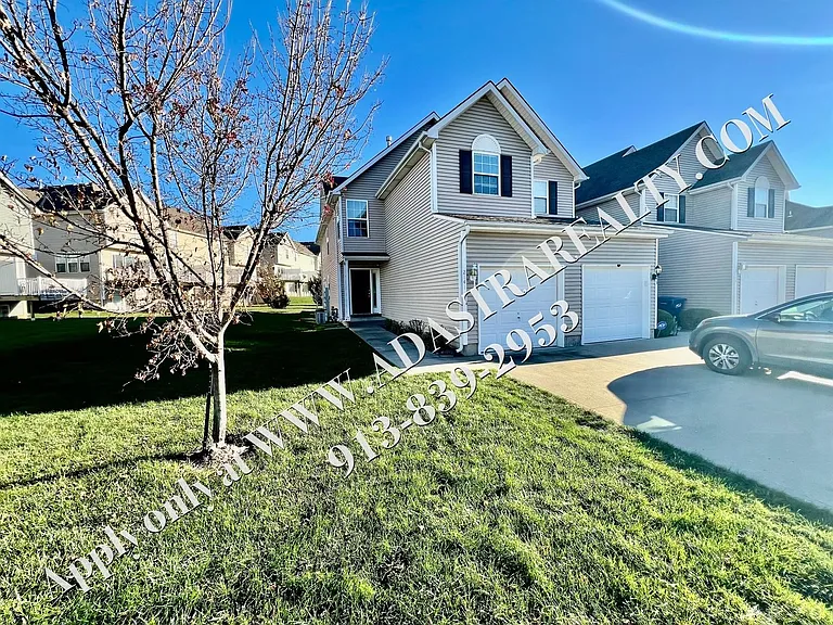 2141 SW Rambling Vine Rd — Photo 2