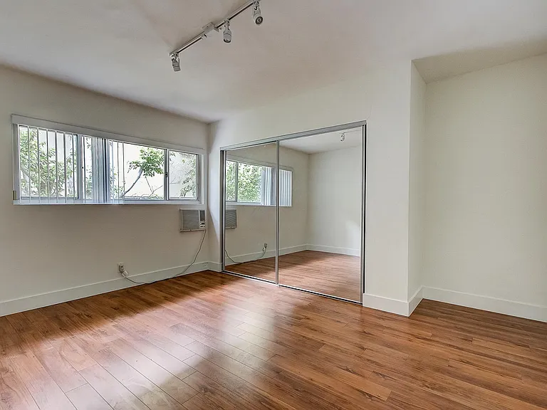 1800 Prosser Ave #9 — Photo 11