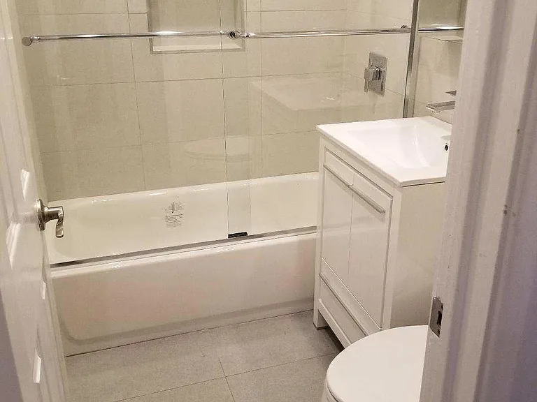 240 Castlewall Ave — Photo 6