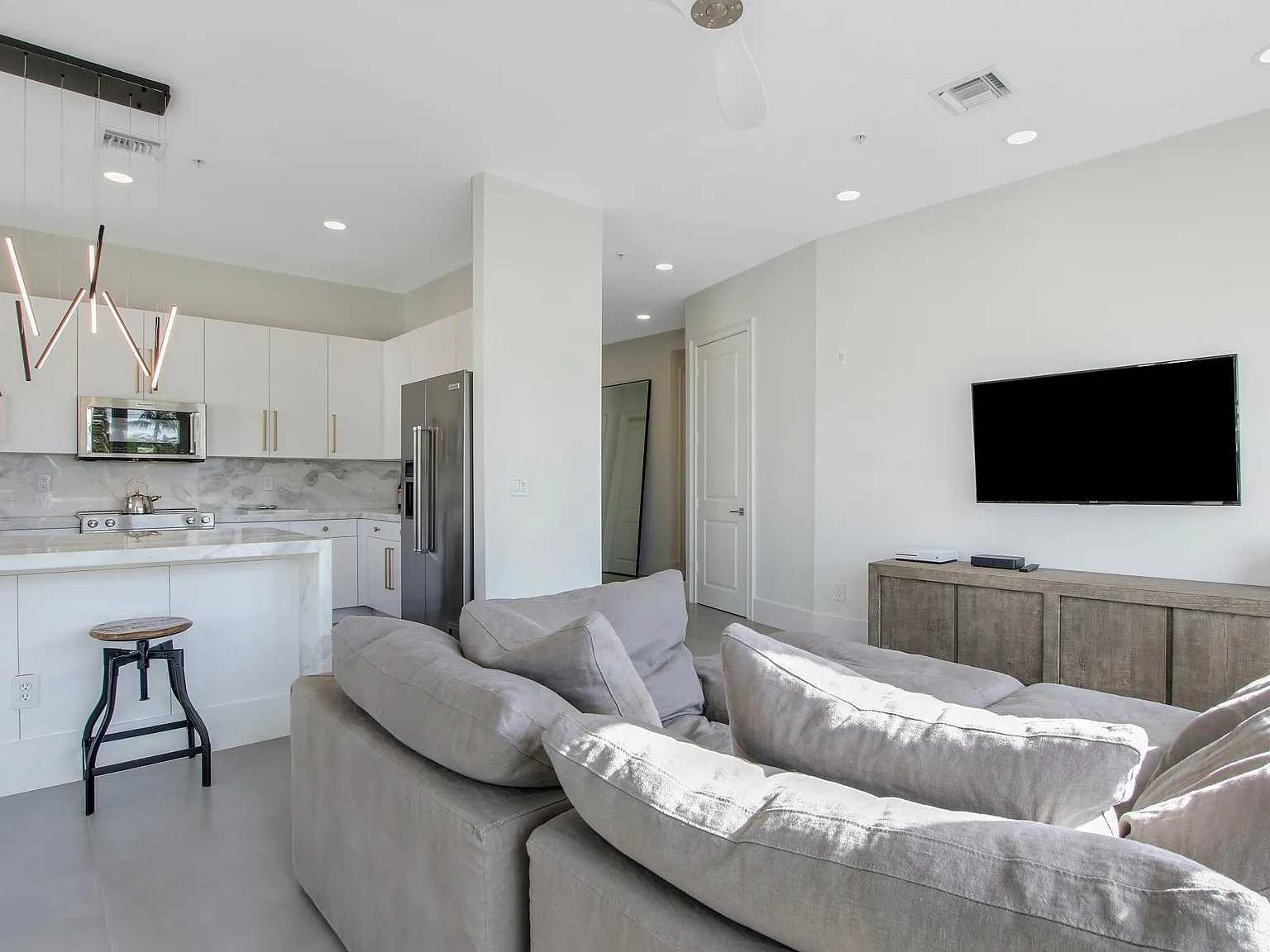2 bed, 1276 sqft, $5,000 — Photo 4