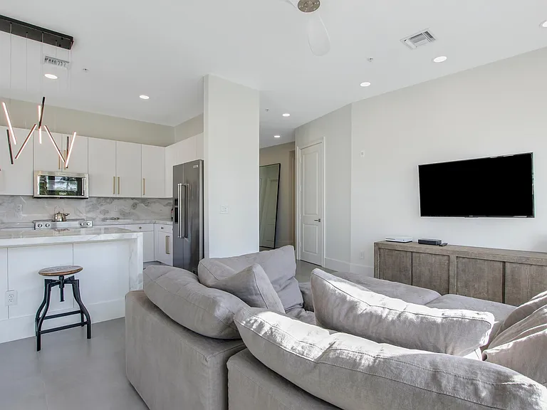 12 SE 1st Ave #204 — Photo 4
