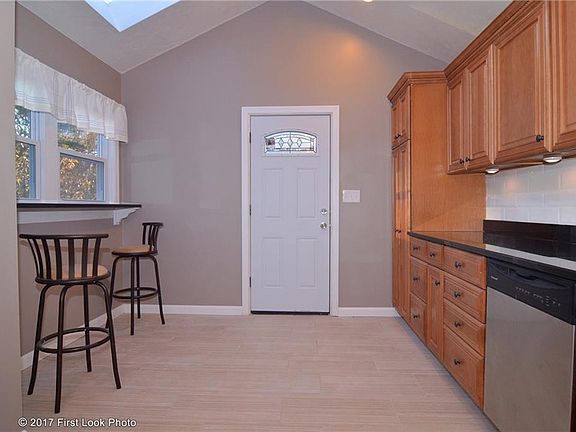 5th image of 17 Berwick Ave