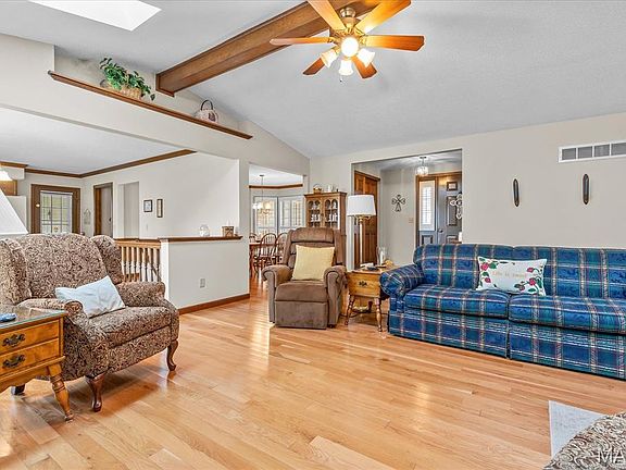 4th image of 358 Carriage Trail Ct