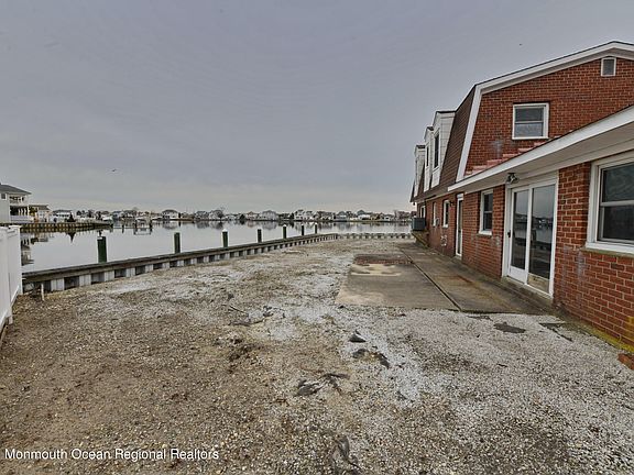 4th image of 42 Bay Point Dr