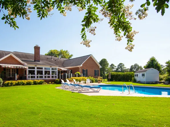 10 Pheasant Dr, Poquoson, VA 23662