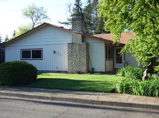 1030 E Chadwick Ave, Cottage Grove, OR 97424