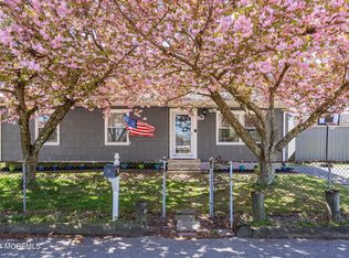 89 Elm St, Beachwood, NJ