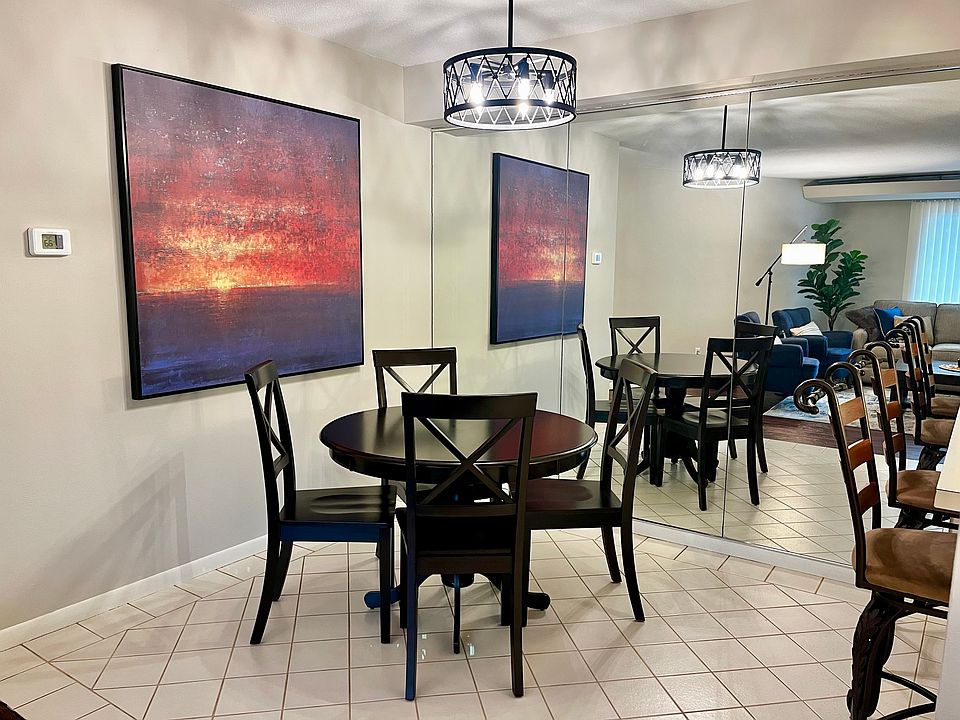 Dining/kitchen table