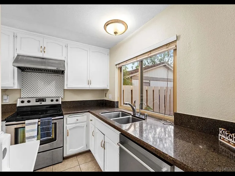 11168 Poblado Rd — Photo 11