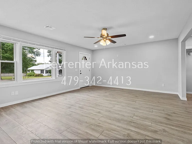 305 S Little Ave — Photo 7