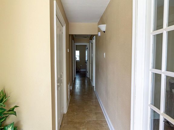 3rd image of 115 Glenhill Dr